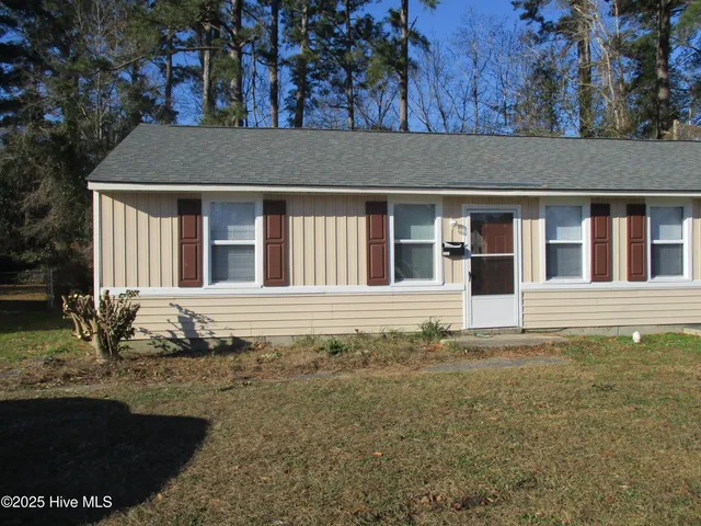 $897 | 1221 Davis Street, Jacksonville, NC 28540