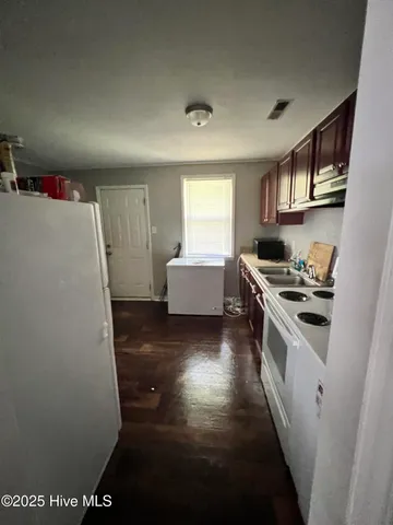 $897 | 1221 Davis Street, Jacksonville, NC 28540