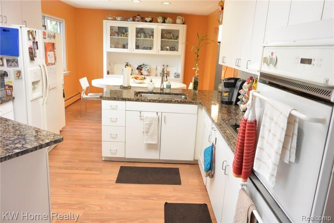 32106 Red Clover Road Farmington, MI 48334 - Photo 15 of 40 KITCHEN 5.JPG
