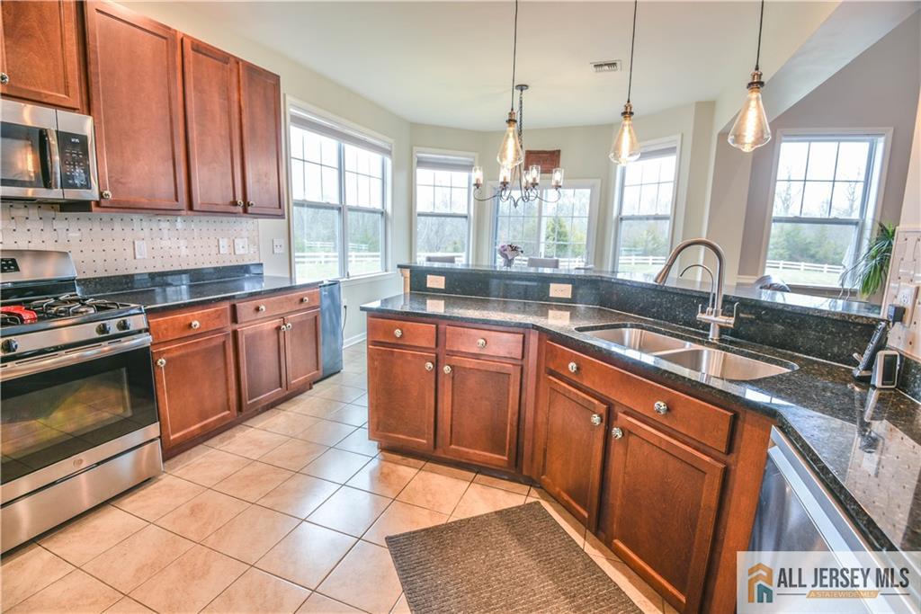 34 Kline Road Hillsborough, NJ 08844 - Photo 17 of 40 Gallery Image 17
