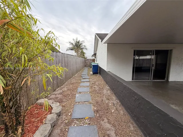 $3,100 | 8721 Northwest 47th Street, Lauderhill, FL 33351