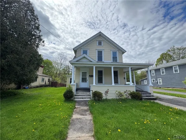 $1,100 | 1714-16 Valley Drive, Unit 16, Syracuse, NY 13207