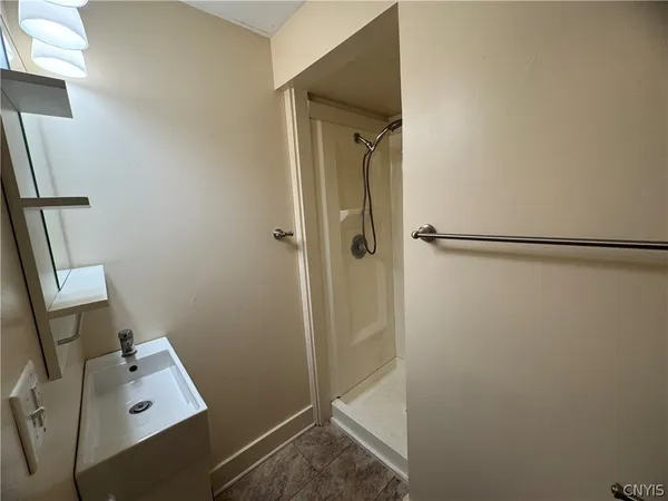 $1,100 | 1714-16 Valley Drive, Unit 16, Syracuse, NY 13207
