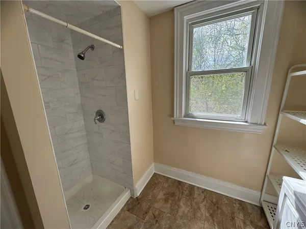$1,100 | 1714-16 Valley Drive, Unit 16, Syracuse, NY 13207