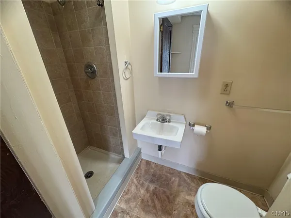 $1,100 | 1714-16 Valley Drive, Unit 16, Syracuse, NY 13207