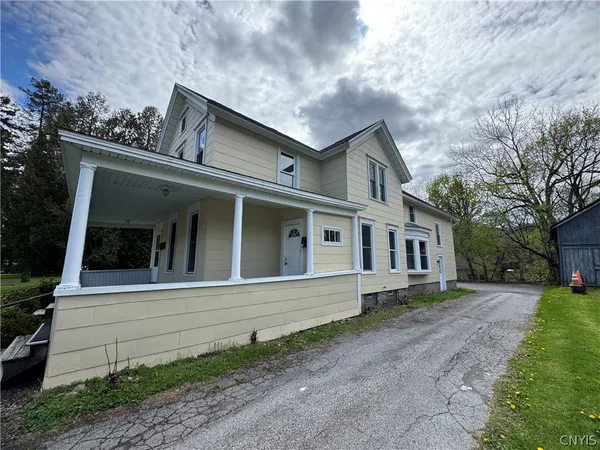 $1,100 | 1714-16 Valley Drive, Unit 16, Syracuse, NY 13207