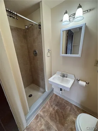 $1,100 | 1714-16 Valley Drive, Unit 16, Syracuse, NY 13207