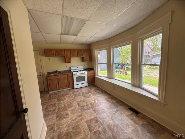 $1,100 | 1714-16 Valley Drive, Unit 16, Syracuse, NY 13207