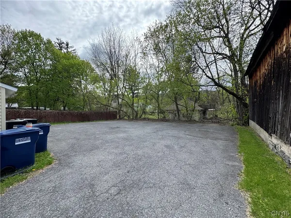$1,100 | 1714-16 Valley Drive, Unit 16, Syracuse, NY 13207