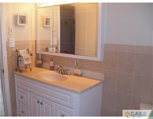 38 Wilk Road Edison, NJ 08837 - Photo 18 of 25 a bathroom with a sink and a mirror