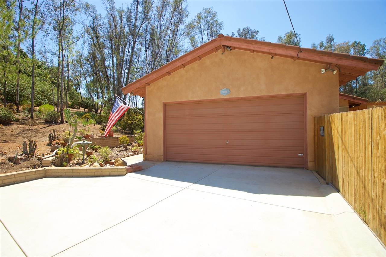 11590 Johnson Lake Road Lakeside, CA 92040 - Photo 2 of 25