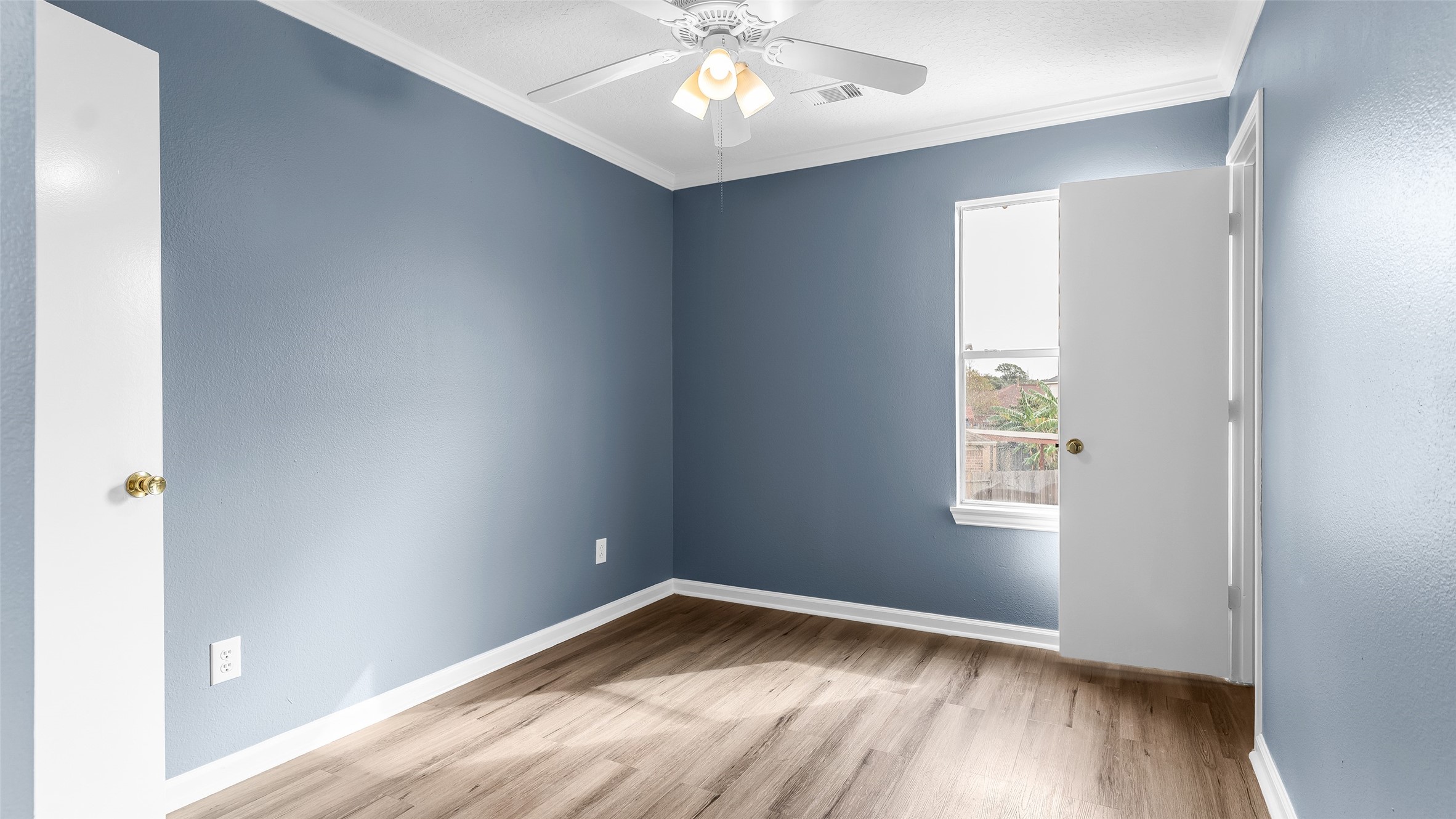 5534 Calm Court Houston, TX 77084 - Photo 25 of 44 an empty room with wooden floor and windows