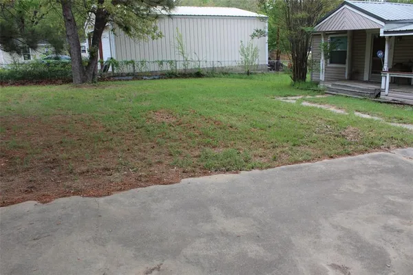 a view of a yard with house and trees