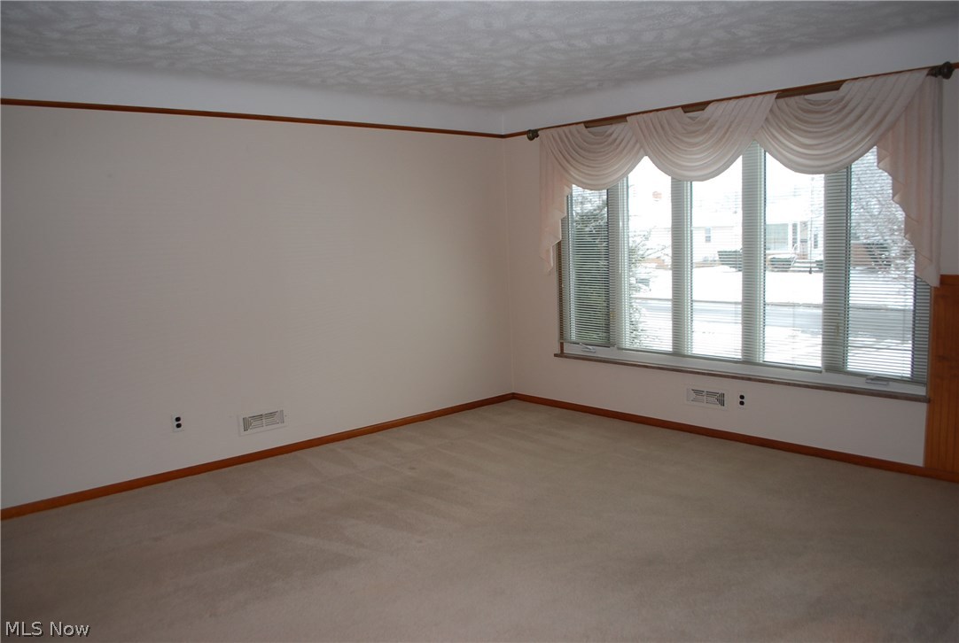 7320 Oakwood Road Parma, OH 44130 - Photo 13 of 24