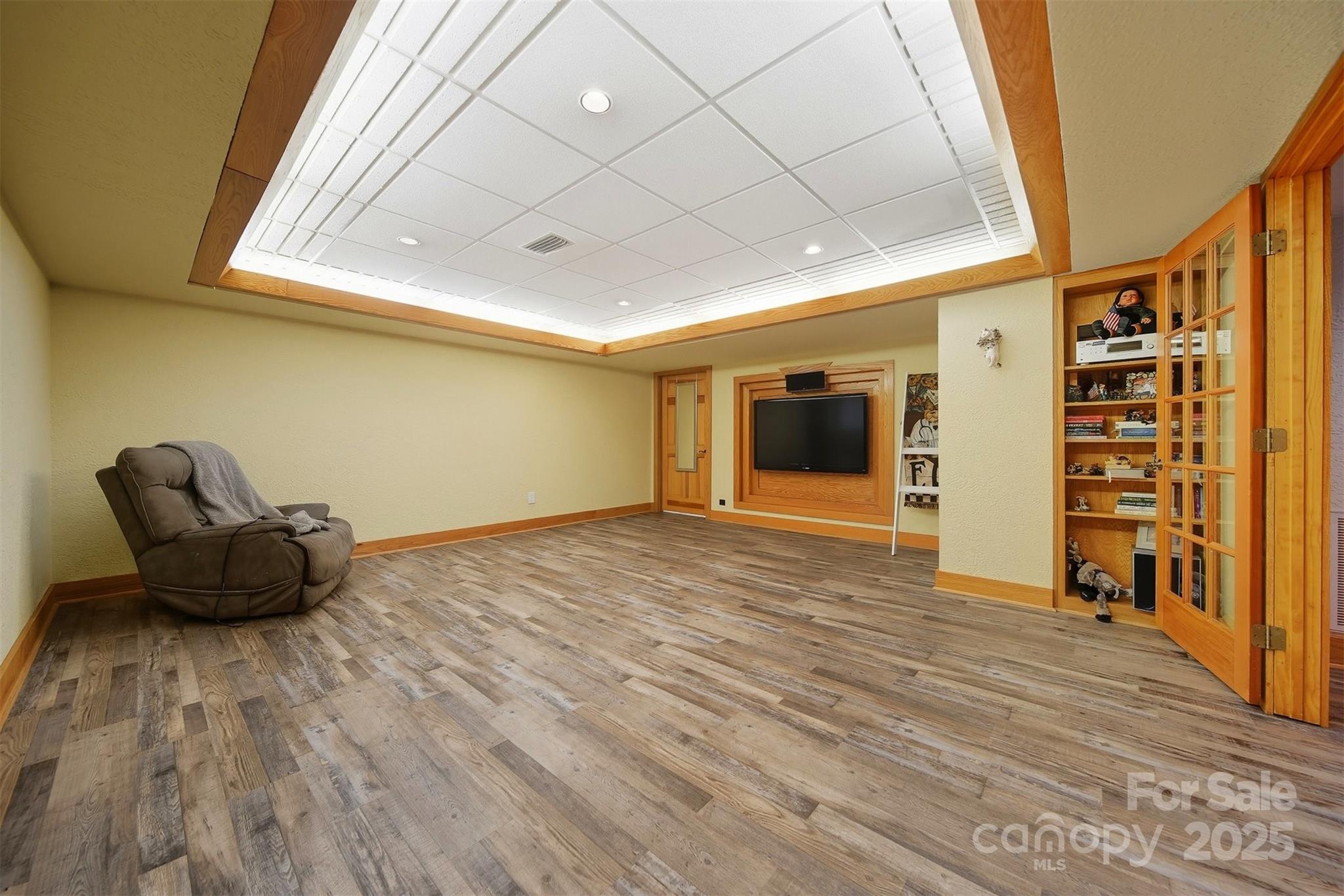 507 6th Avenue Northeast Conover, NC 28613 - Photo 34 of 48 a big room with wooden floor and furniture