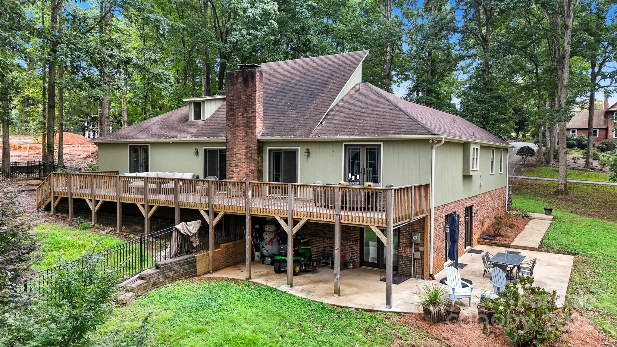 507 6th Avenue Northeast Conover, NC 28613 - Photo 38 of 48 a backyard of a house with table and chairs