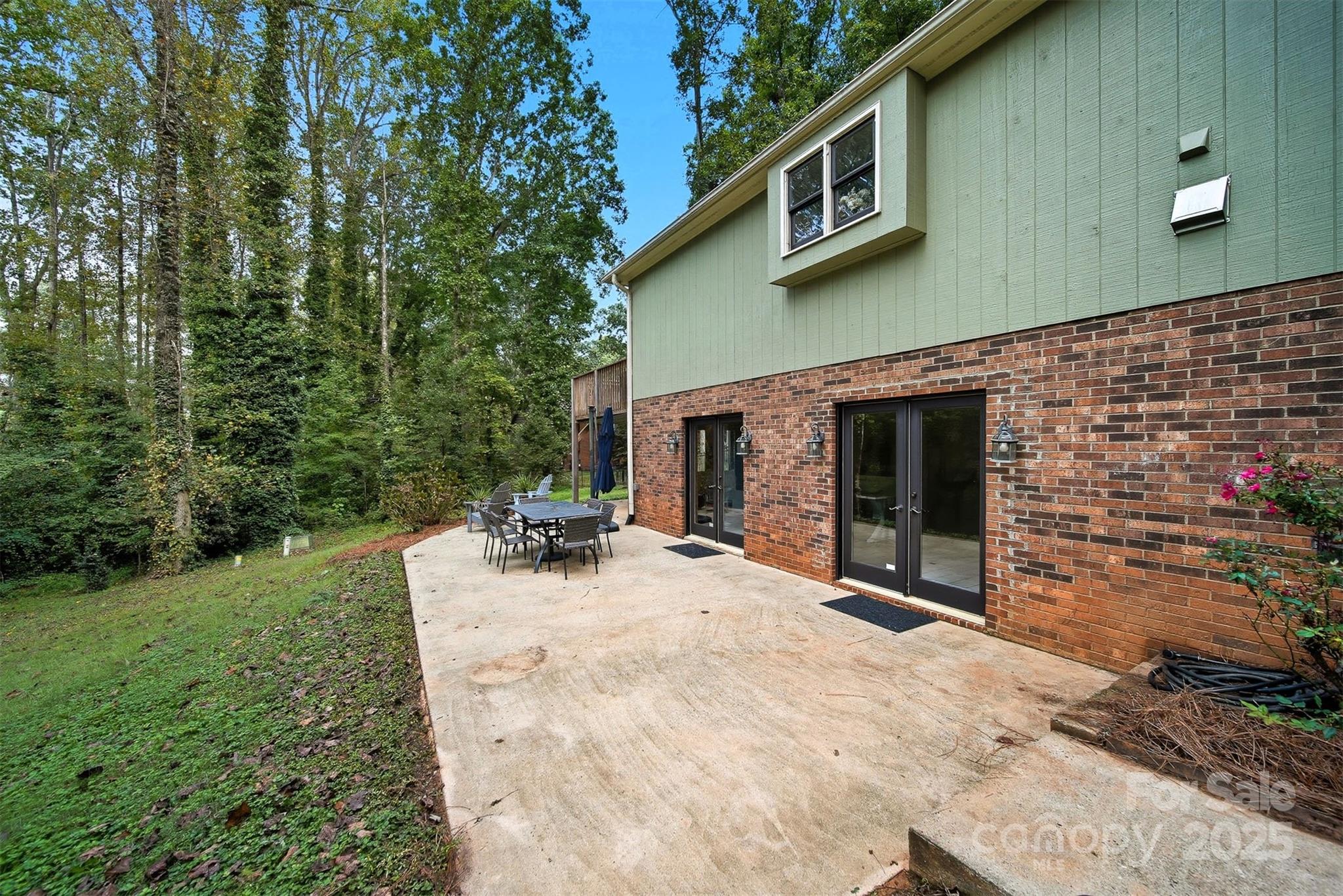 507 6th Avenue Northeast Conover, NC 28613 - Photo 39 of 48 a view of a house with a yard and garage