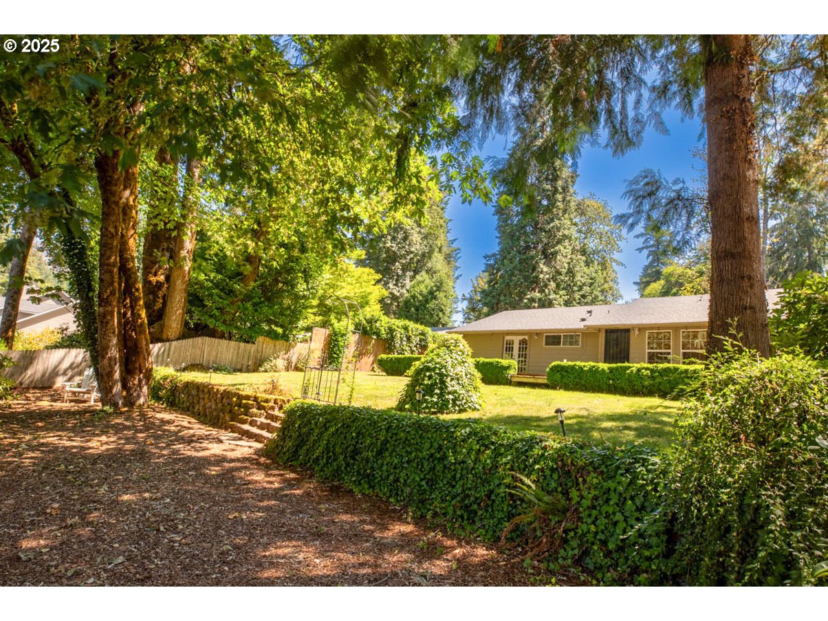 91035 Leashore Drive Vida, OR 97488 - Photo 11 of 34