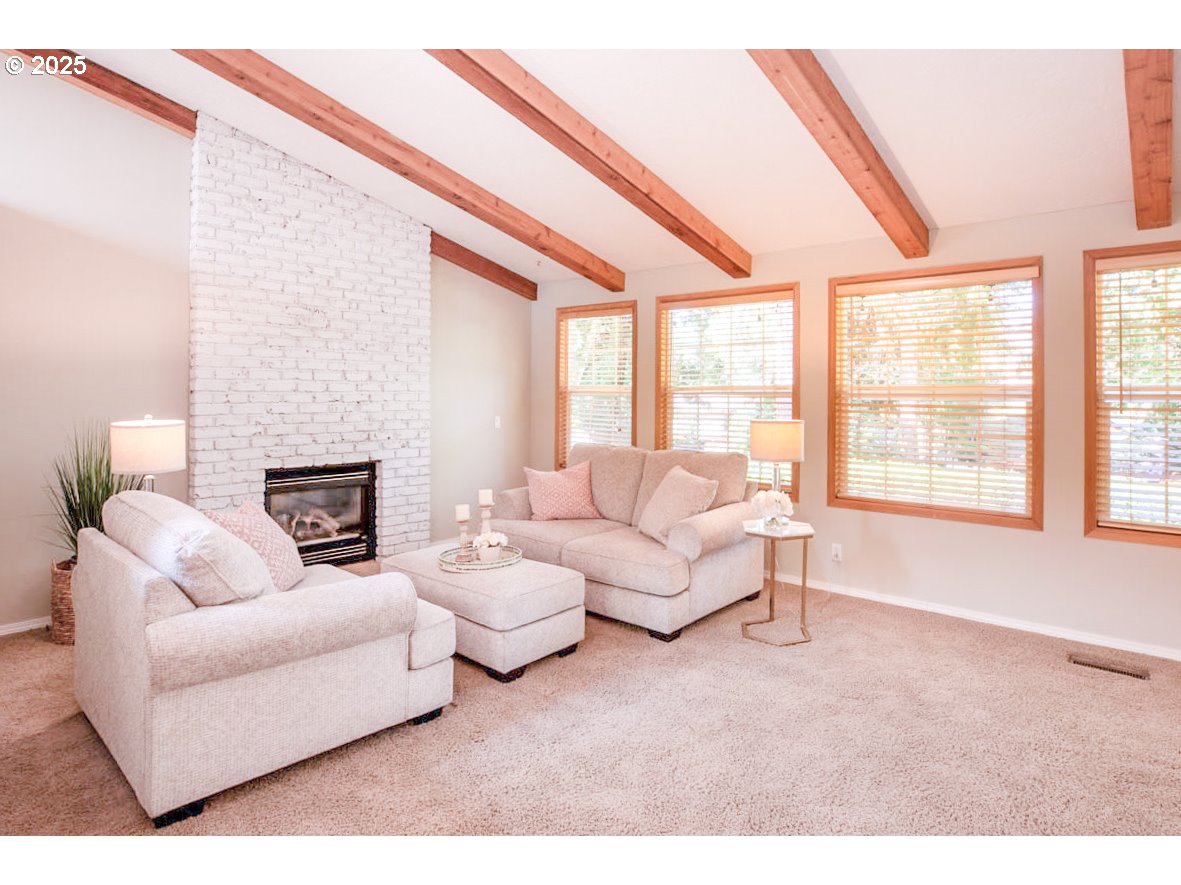 91035 Leashore Drive Vida, OR 97488 - Photo 13 of 34