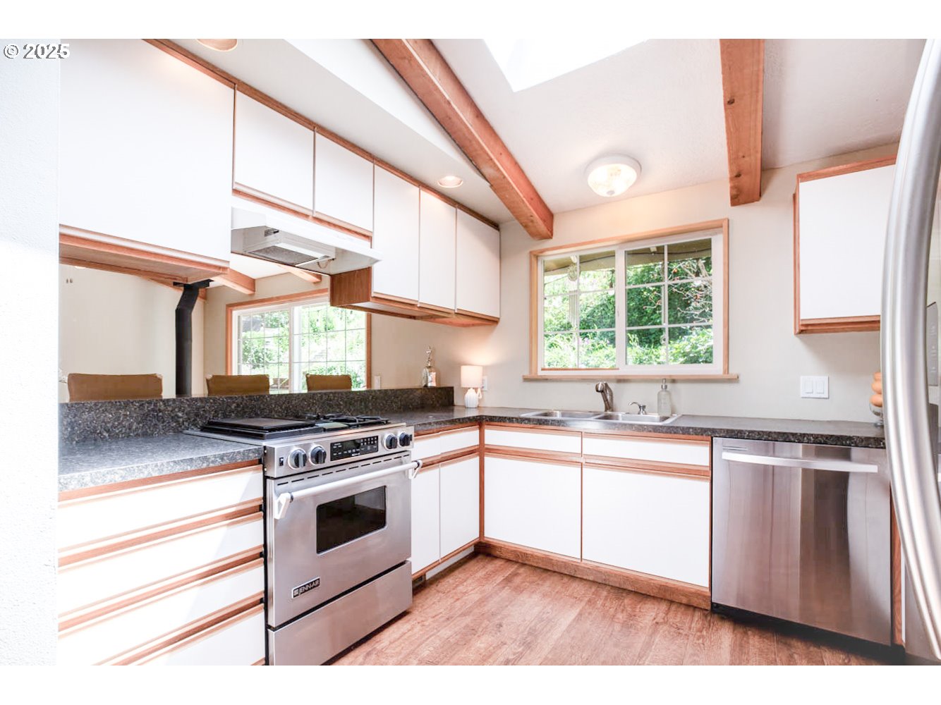 91035 Leashore Drive Vida, OR 97488 - Photo 20 of 34