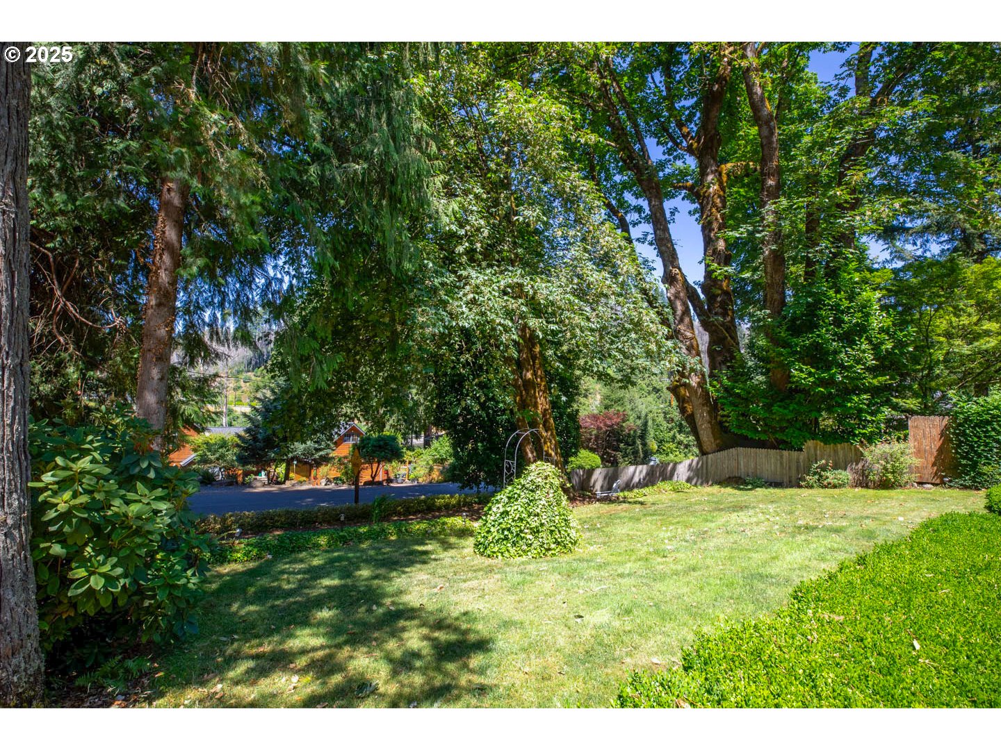 91035 Leashore Drive Vida, OR 97488 - Photo 10 of 34