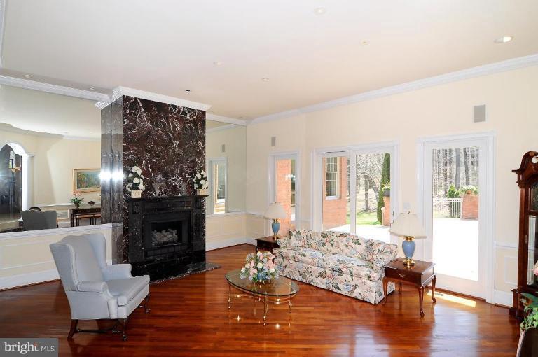 10400 Kingsbridge Road Ellicott City, MD 21042 - Photo 2 of 30 Living Room