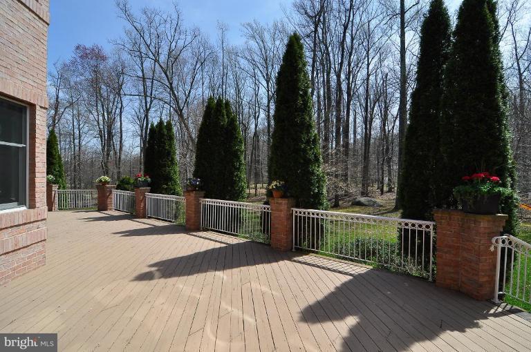 10400 Kingsbridge Road Ellicott City, MD 21042 - Photo 27 of 30 Deck