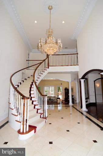 10400 Kingsbridge Road Ellicott City, MD 21042 - Photo 5 of 30 Entrance / Foyer