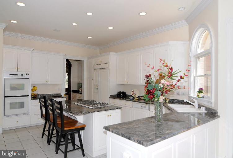 10400 Kingsbridge Road Ellicott City, MD 21042 - Photo 8 of 30 Kitchen