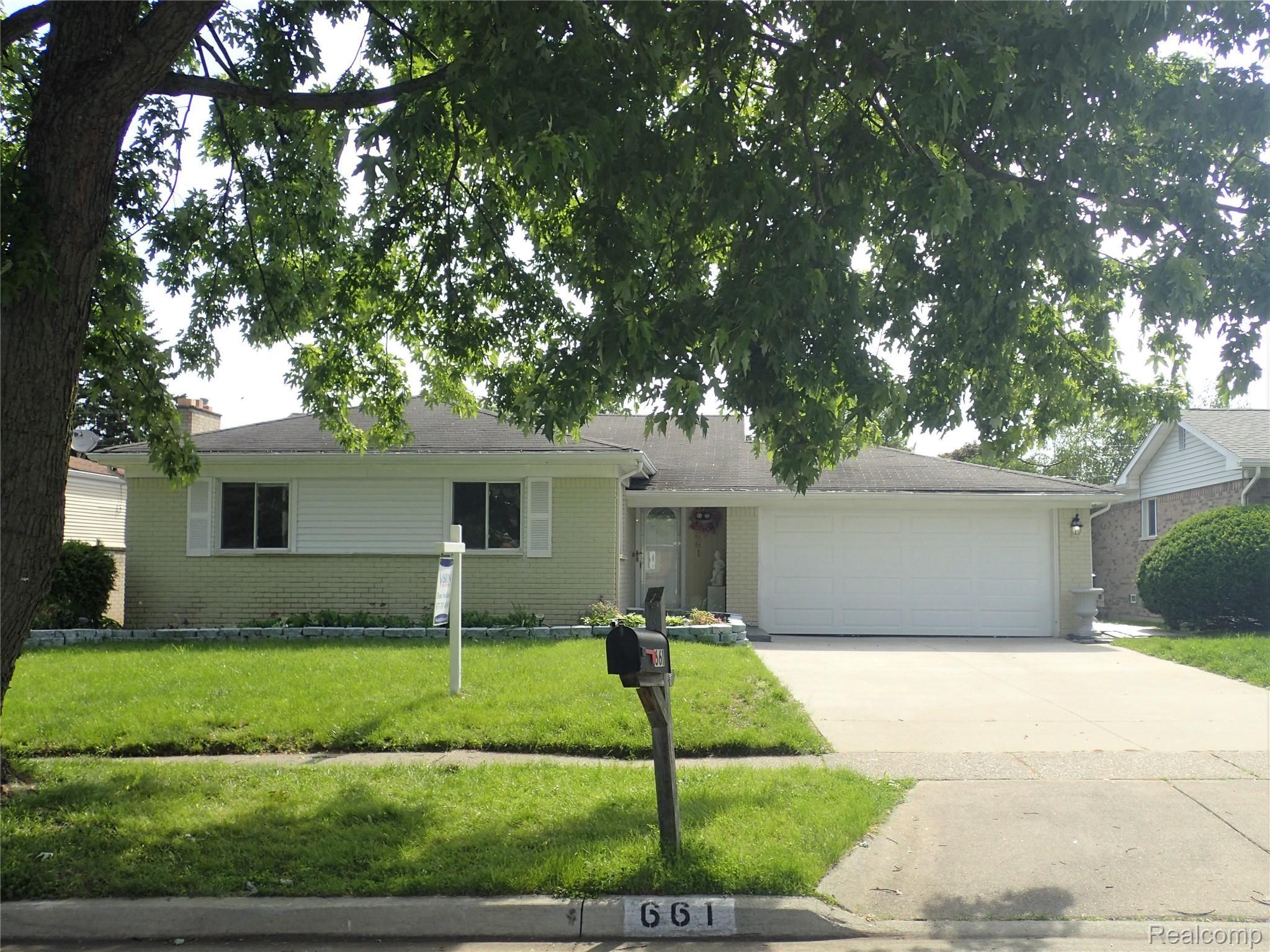 661 Hamlet Road Auburn Hills, MI 48326 - Photo 1 of 34 P1010217.JPG
