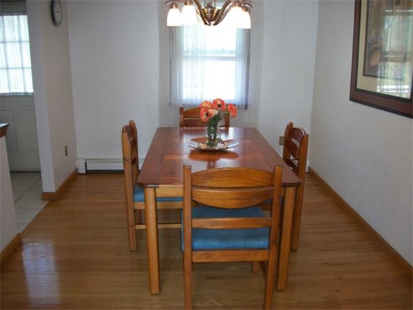 342 Ash Street Reading, MA 01867 - Photo 4 of 11 Gallery Image 4