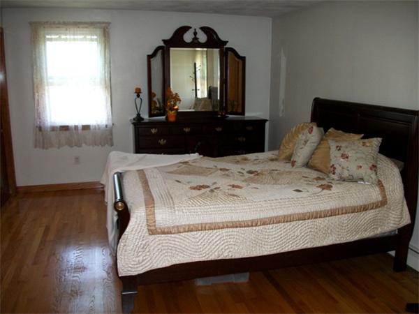 342 Ash Street Reading, MA 01867 - Photo 5 of 11 Gallery Image 5