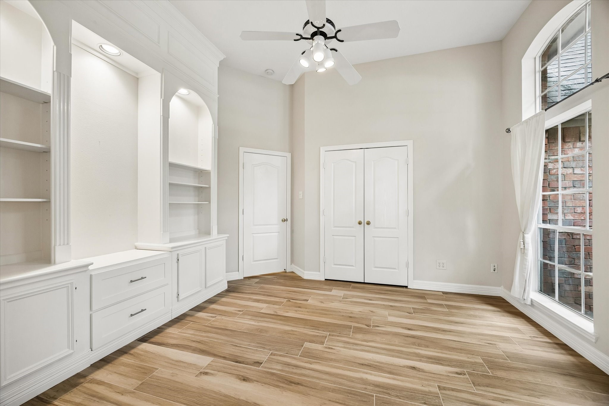 5306 Summerland Ridge Court Houston, TX 77041 - Photo 25 of 33 a view of an empty room with a window