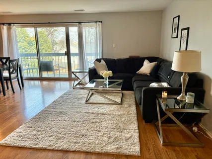 $295,000 | 5806 A Wolf Road, Unit 4, Western Springs, IL 60558