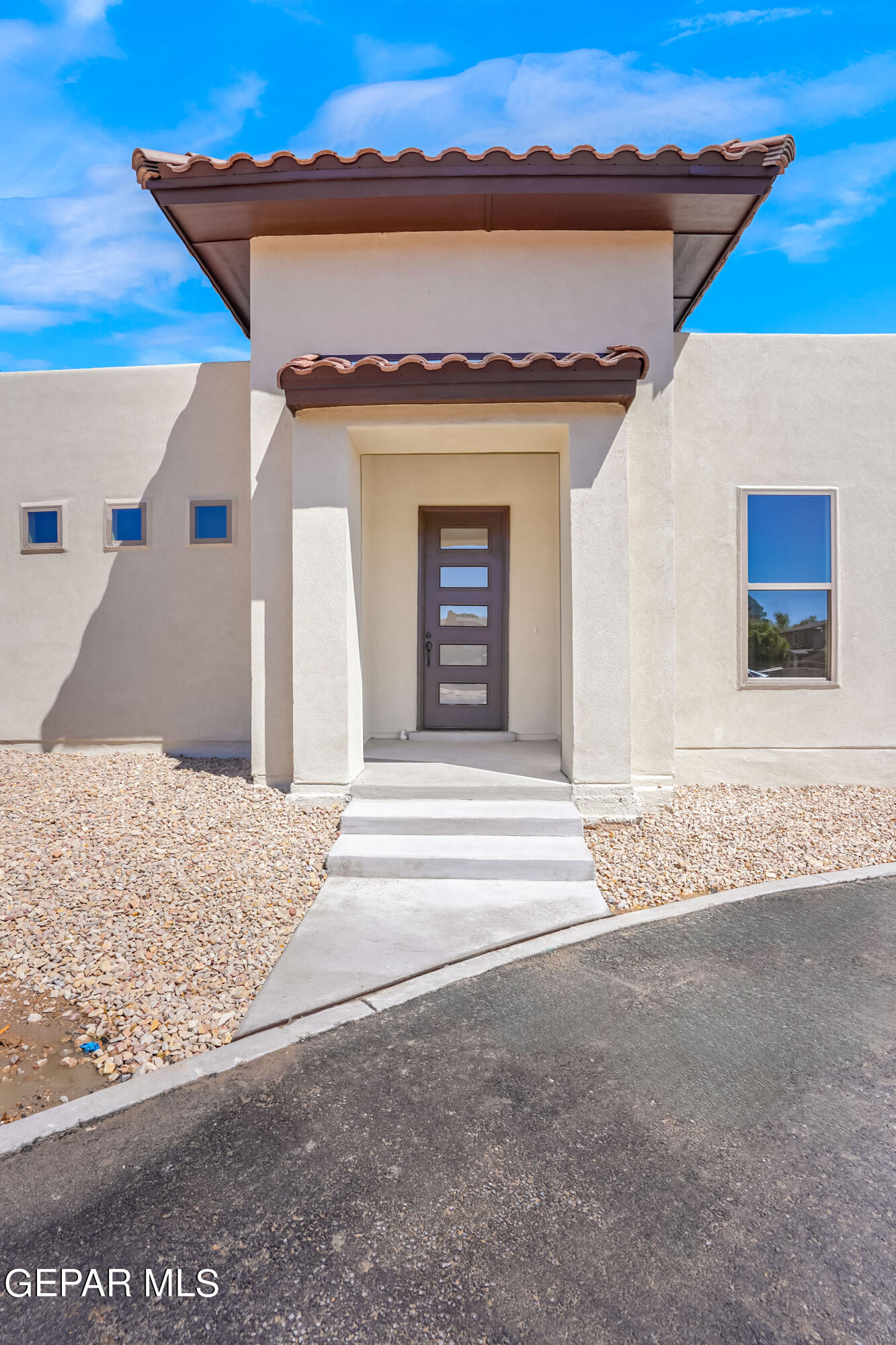 871 Country Club Road, Unit 4E El Paso, TX 79932 - Photo 10 of 34 a view of a house with a ocean view