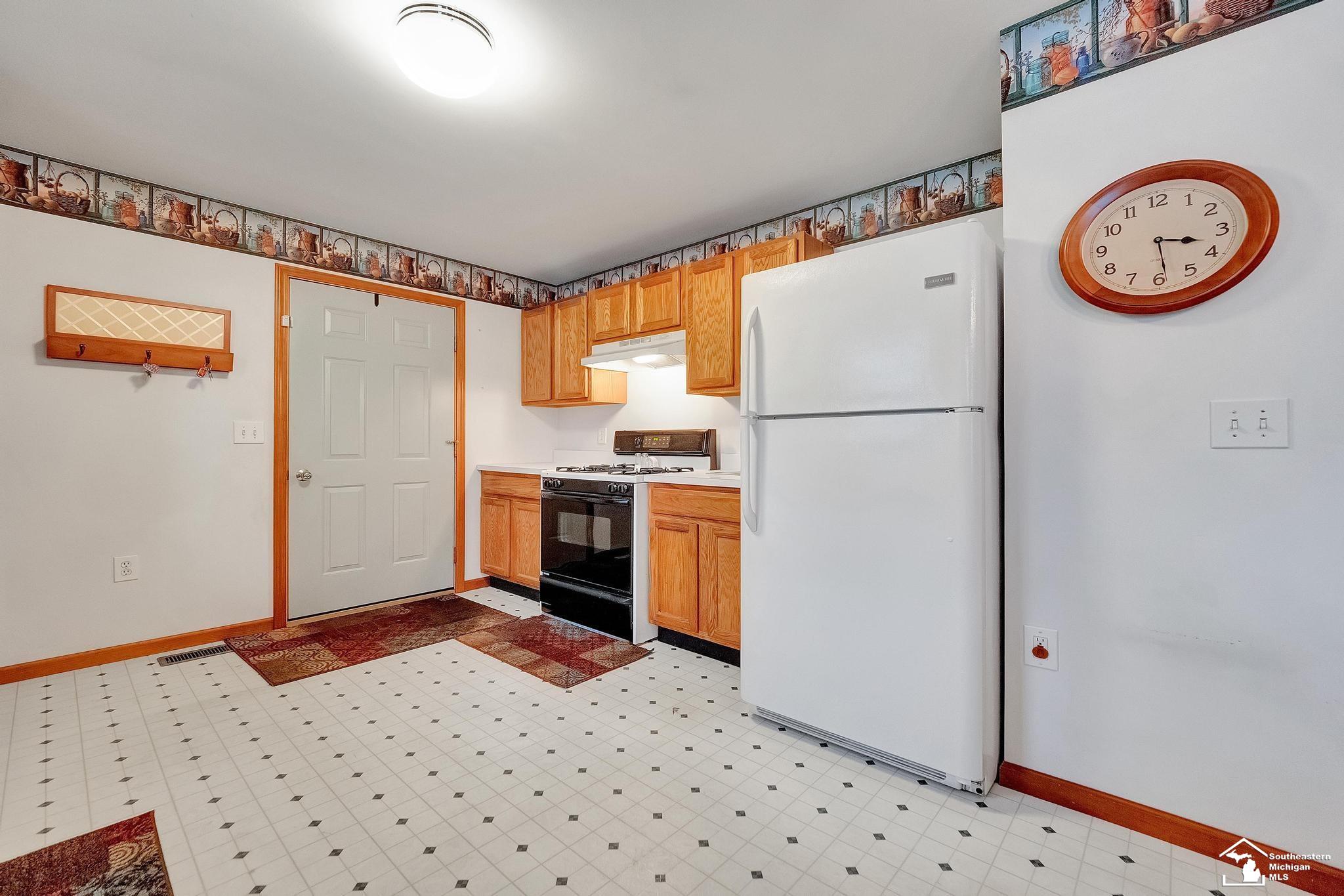 1898 Spaulding Road Monroe, MI 48162 - Photo 12 of 31 50144060-5a165e55-0bff-4e0b-adb5-7e4cda9bd851.JPG