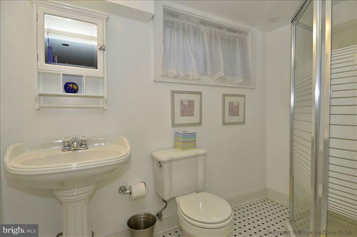 4005 Saul Road Kensington, MD 20895 - Photo 14 of 30 Bath