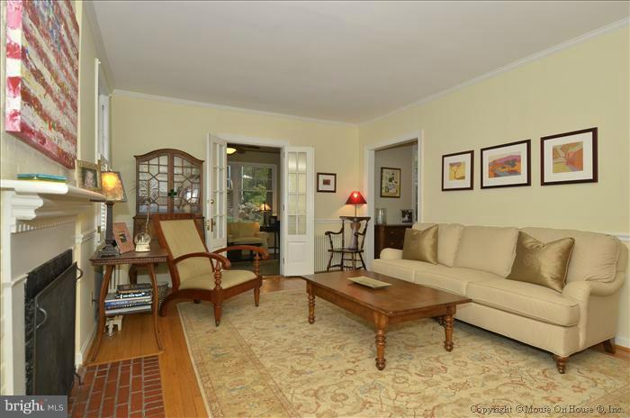 4005 Saul Road Kensington, MD 20895 - Photo 10 of 30 Living Room