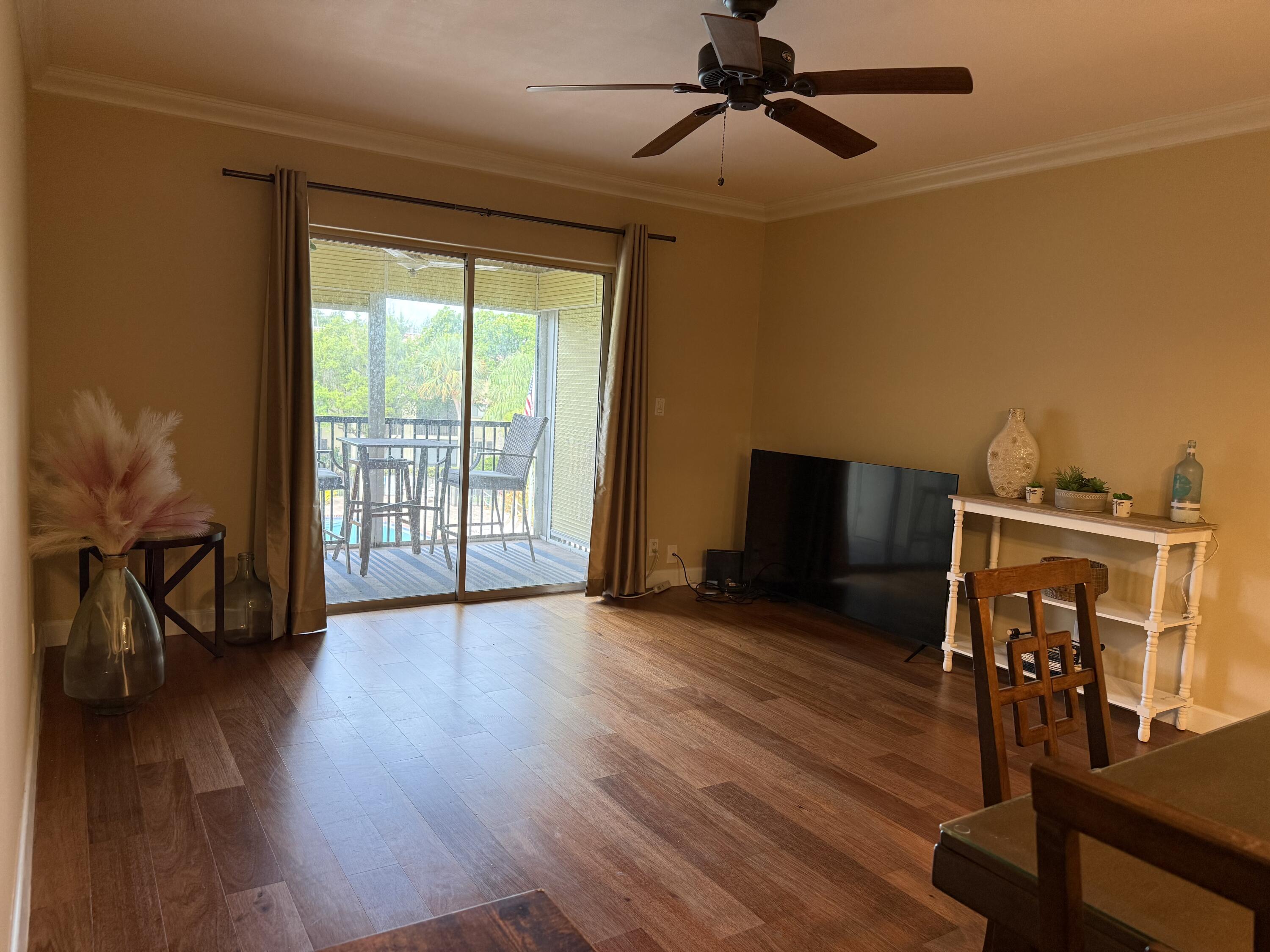259 South Cypress Road, Unit 545 Pompano Beach, FL 33060 - Photo 4 of 18 Living2