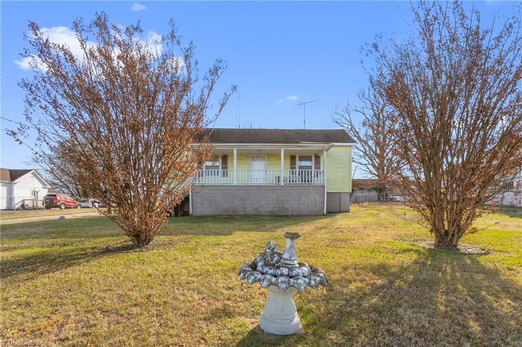 1404 Fieldcrest Road Eden, NC 27288 - Photo 3 of 20 Gallery Image 3