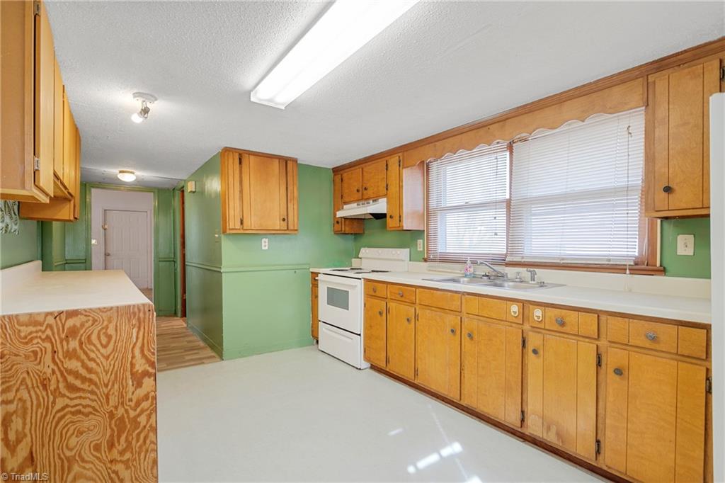 1404 Fieldcrest Road Eden, NC 27288 - Photo 9 of 20 Gallery Image 9