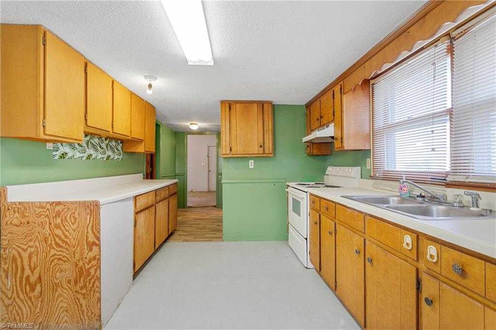 1404 Fieldcrest Road Eden, NC 27288 - Photo 10 of 20 Gallery Image 10