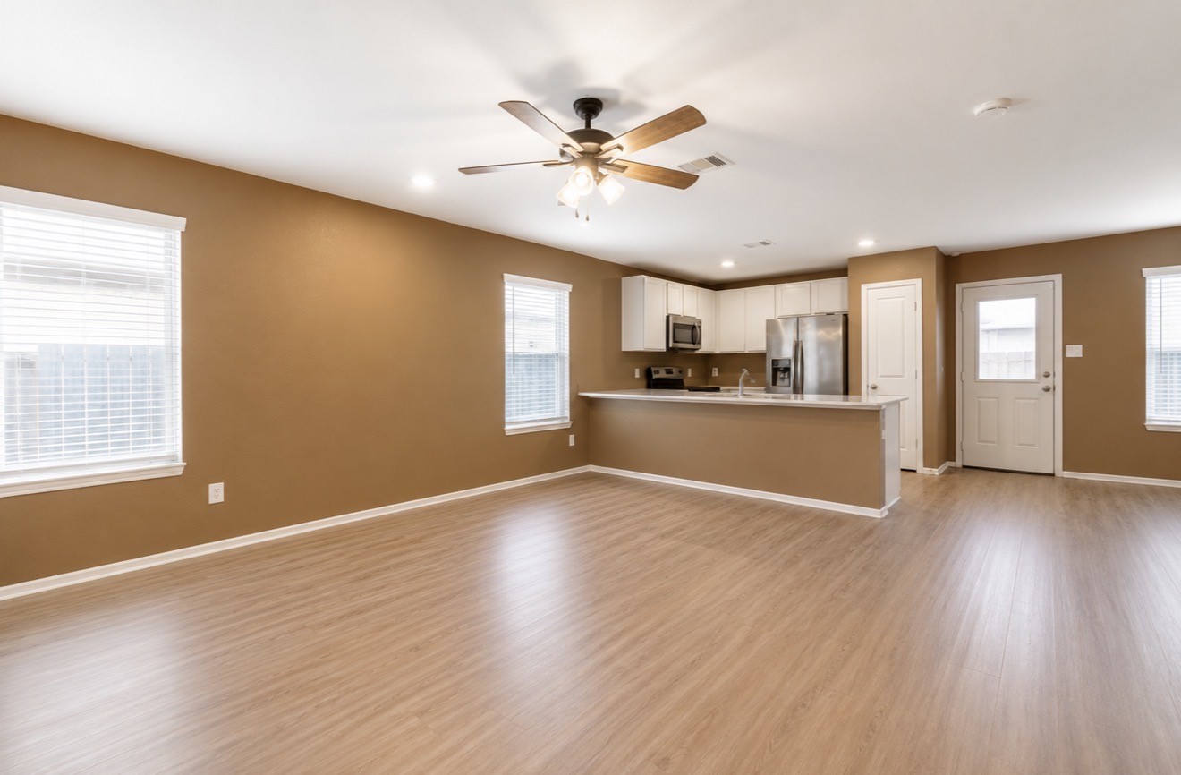 269 Bennett Street Angleton, TX 77515 - Photo 4 of 18 Gallery Image 4