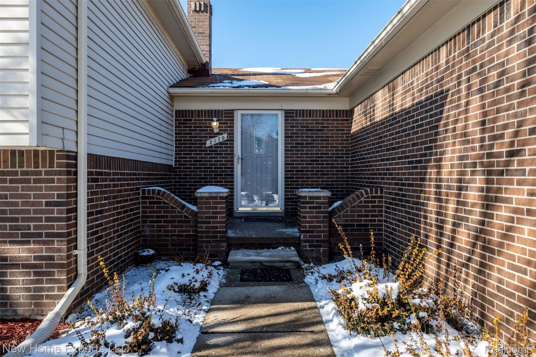 2170 Highsplint Drive Rochester, MI 48307 - Photo 2 of 26 2170 Highsplint-4.jpg