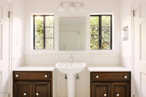 $1,995,000 | 136 South Arden Boulevard, Los Angeles, CA 90004