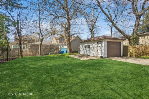 $275,000 | 562 Byrd Road, Riverside, IL 60546