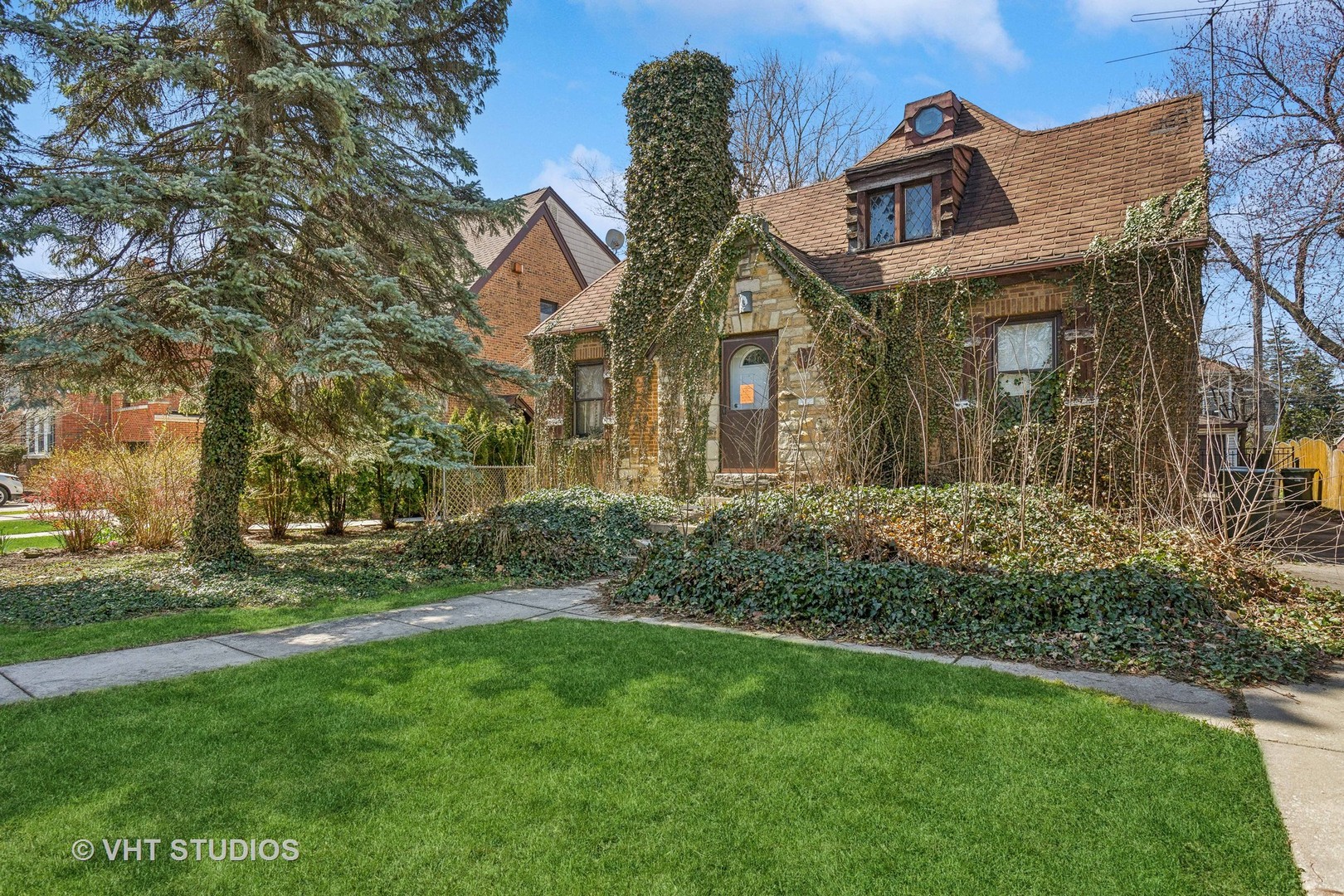 562 Byrd Road Riverside, IL 60546 - Photo 2 of 19