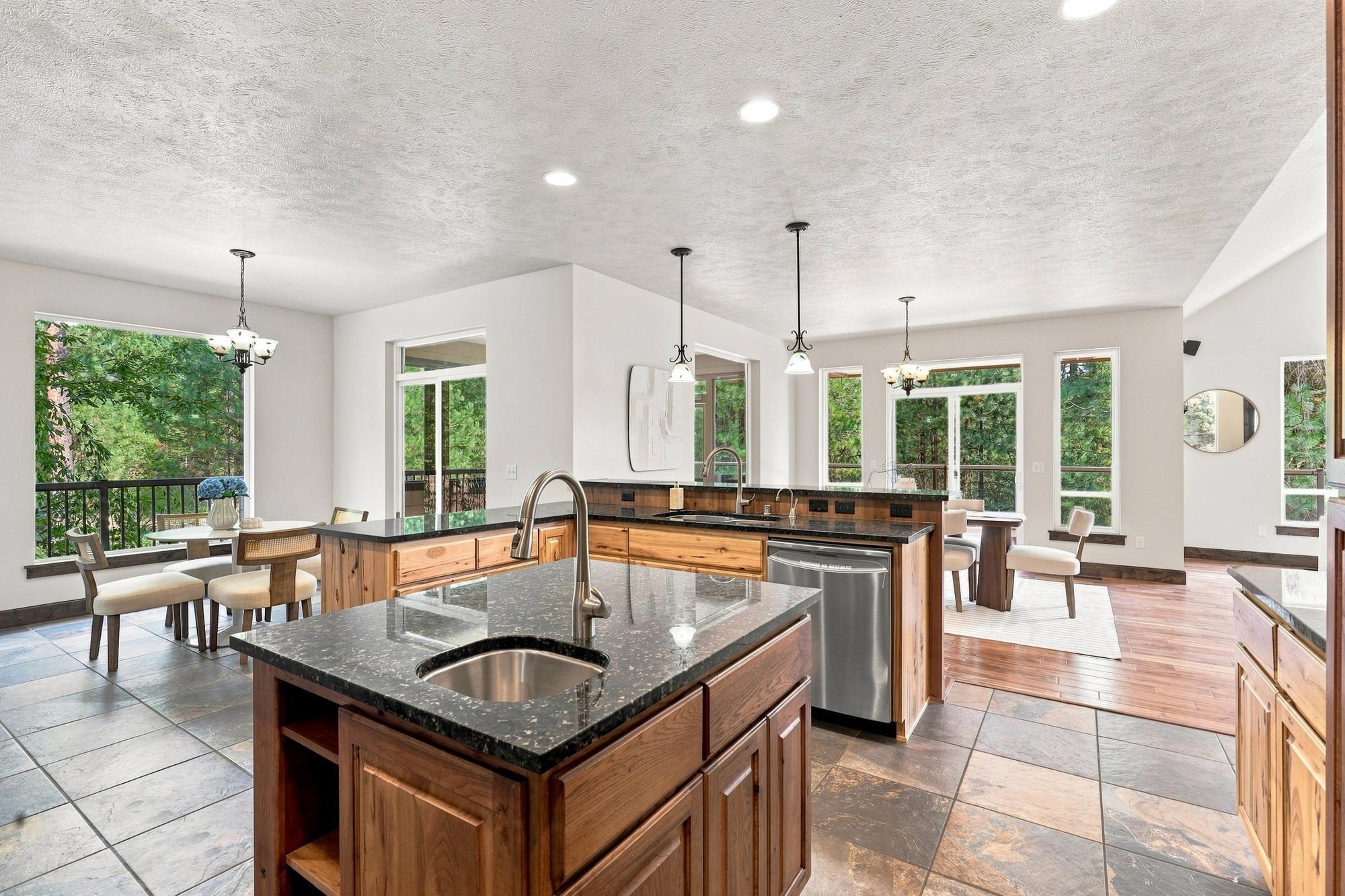 8508 South Vicari Road Spokane, WA 99206 - Photo 12 of 49 Gallery Image 12