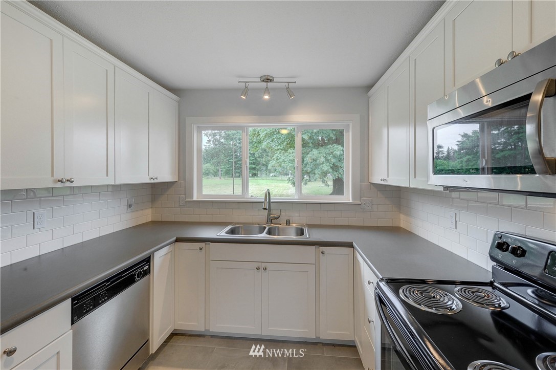 8424 Littlerock Road Southwest Olympia, WA 98512 - Photo 8 of 25 Gallery Image 8