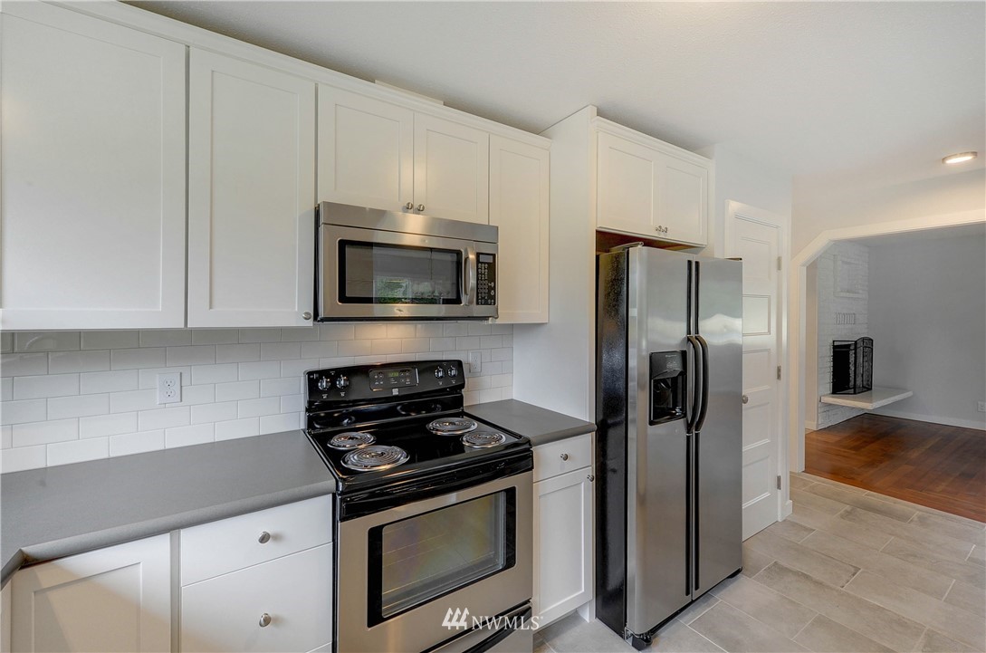 8424 Littlerock Road Southwest Olympia, WA 98512 - Photo 9 of 25 Gallery Image 9